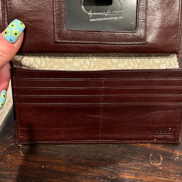 Woman's leather wallet - Picture 8 of 9